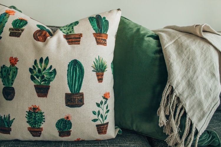 How to Measure A Throw Pillow