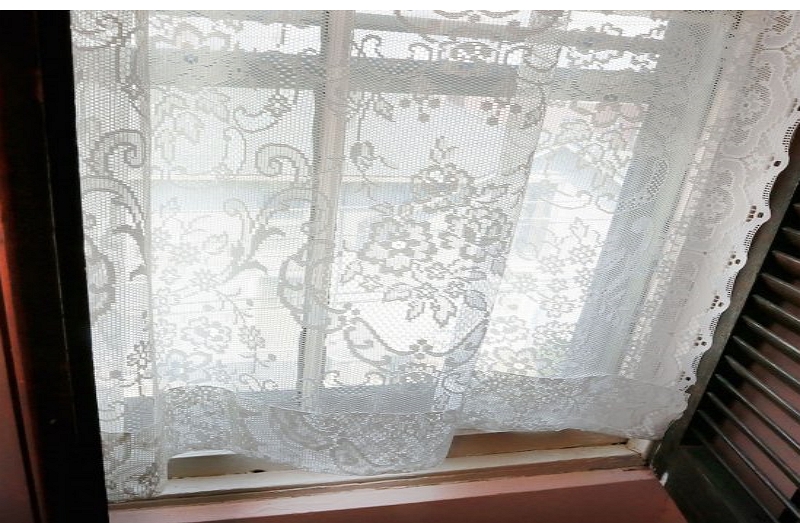 how to clean lace curtains