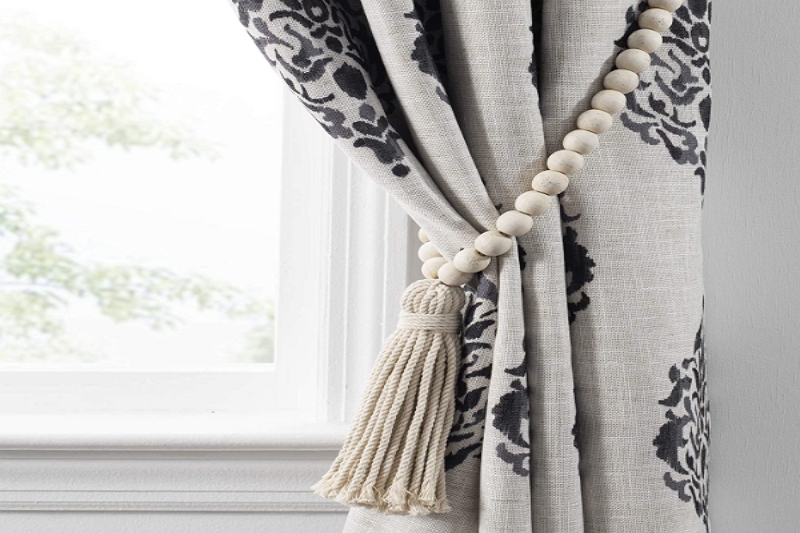 How to tie back curtains with a tassel