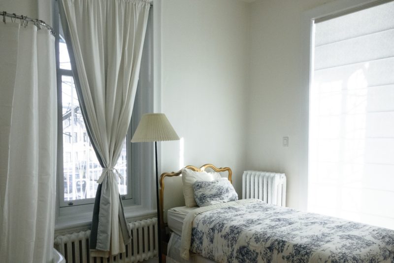 how to drape curtains over rods
