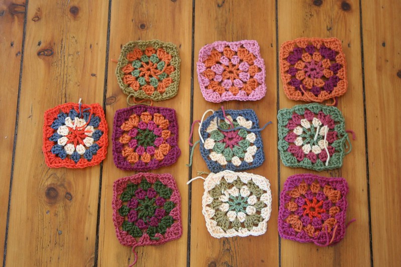 how many granny squares in a baby blanket