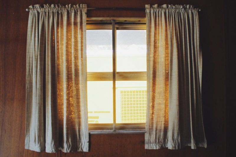 how to get grommet curtains to hang correctly