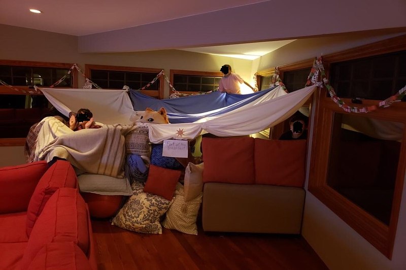 how to make a blanket fort over your bed
